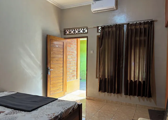 Family 24 Hotel Near Pantai Cipatujah