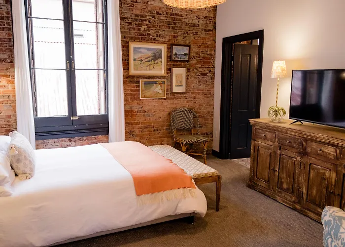 Speakeasy King Suite