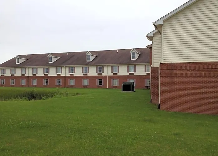 Country Hearth Inn & Suites Willard