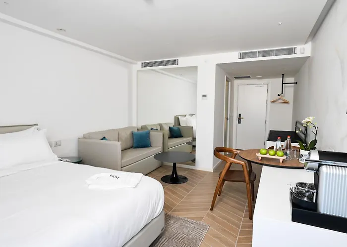 Akoya Hotel