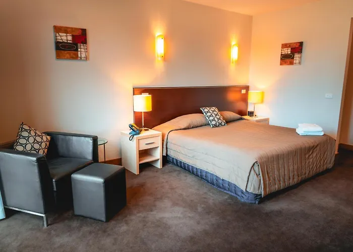 Lynbrook Hotel