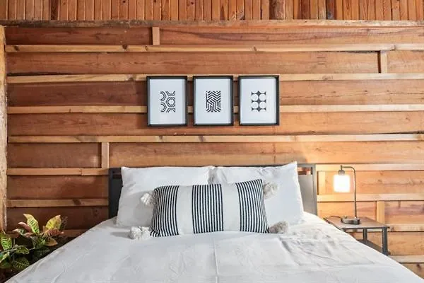 Spacious Wooden Suite #5 By The Lake At Texoma Shores Resort