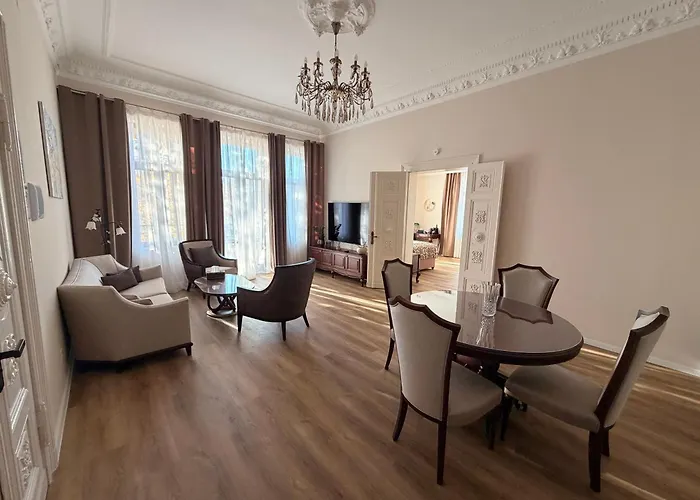 Promenaden Hotel