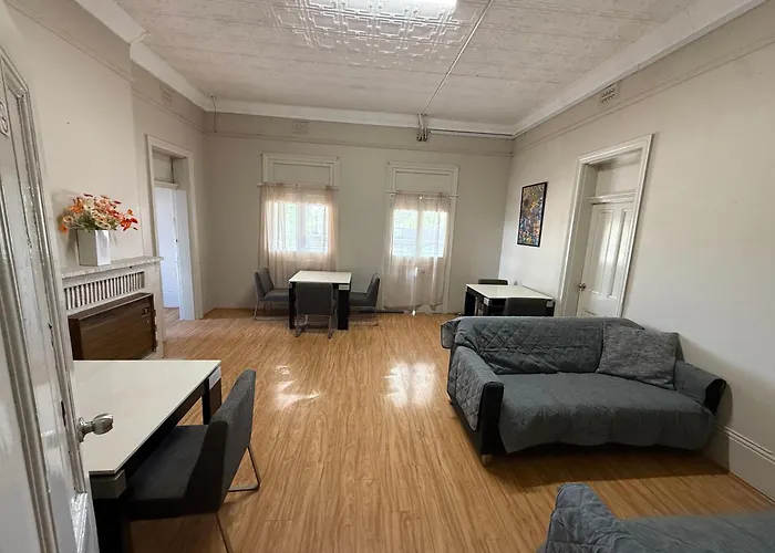 Jerilderie Hotel - Pub, Restaurant & Accommodation