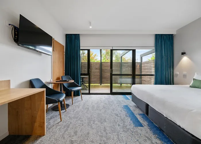 Mj Mcmahon Motel