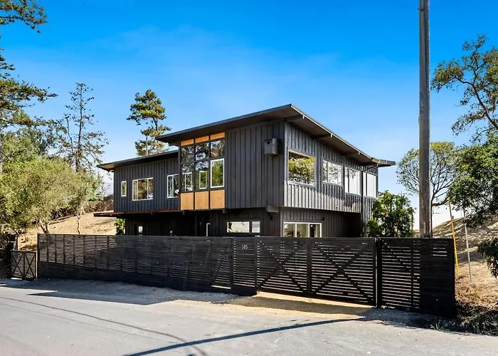 Spectacular Bolinas Oceanfront Retreat