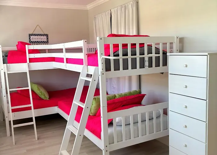 Welcoming 2-Bedroom Condo With Bonus Room!
