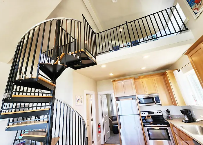 Ocean Front Cottage! Dog Friendly! Sleeps Up To Four!