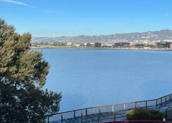 Waterfront Apartment Minutes To San Francisco