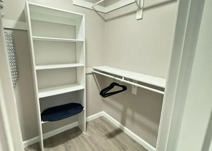 The Cozy Condo - Your Home Base Near All Amenities