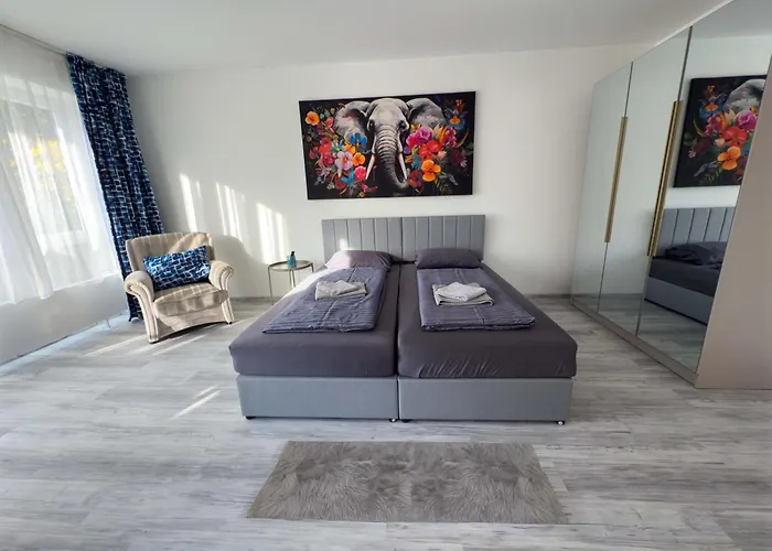 Ruhiges saniertes Apartment bei Hamburg Parkplatz Balkon WLAN