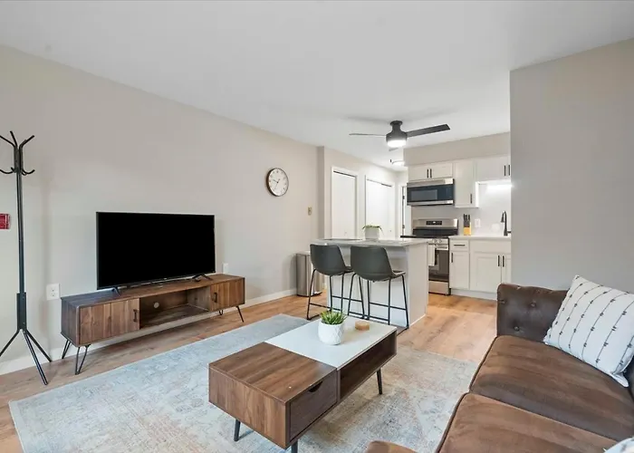 Willy St Apt Pets And Parking Free - Fully Furnished