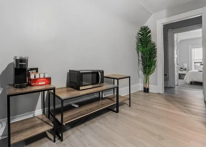King Bed 2 Tvs Fast Wifi Pet Friendly!