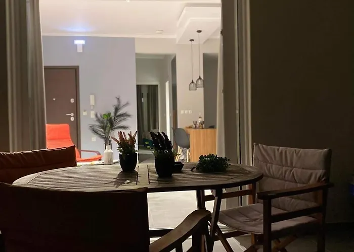 Downtown Modern Luxurious Apartment