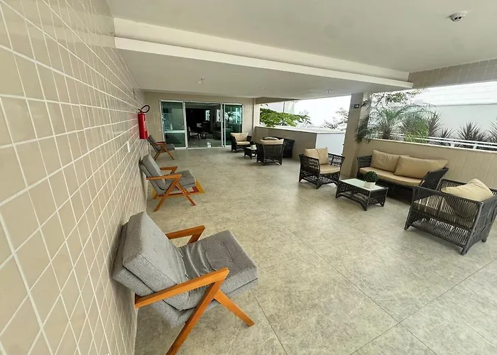 Incrível cobertura para família com 2 quartos e ar
