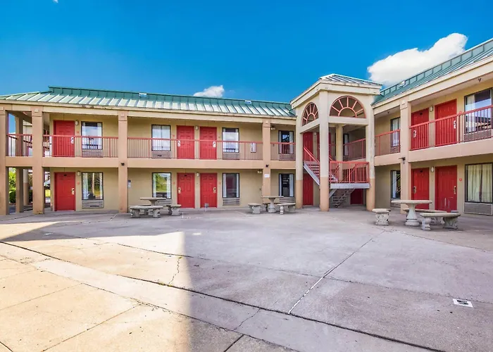 Econo Lodge Inn & Suites Brooks - Louisville South