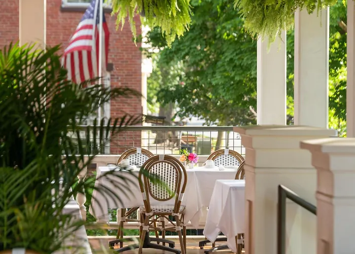 Saratoga Arms Hotel