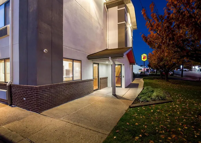 Super 8 By Wyndham College Park Wash Dc Area