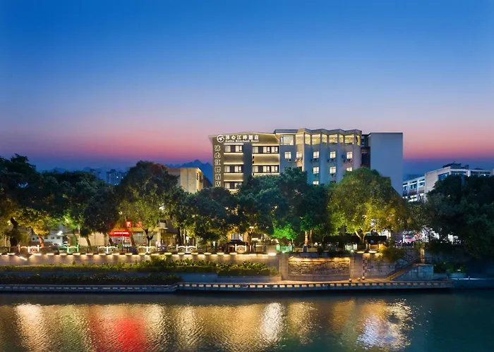 Riverbank Hotel