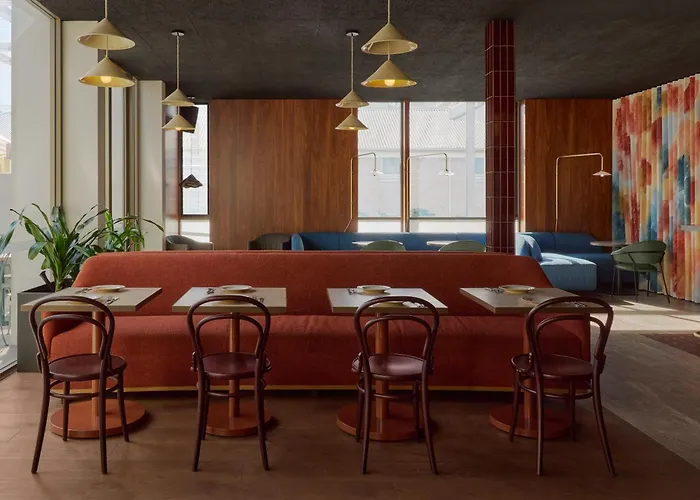 Garde And Warders Hotel