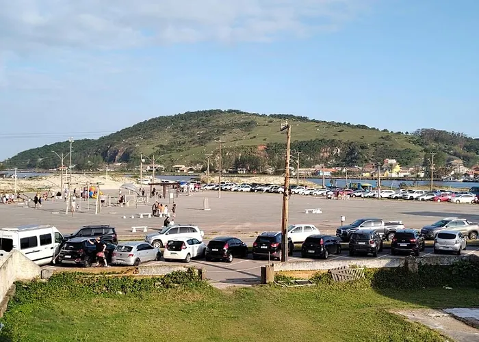 Apartamento 3 Dorm., O Quintal É A Praia E Molhes
