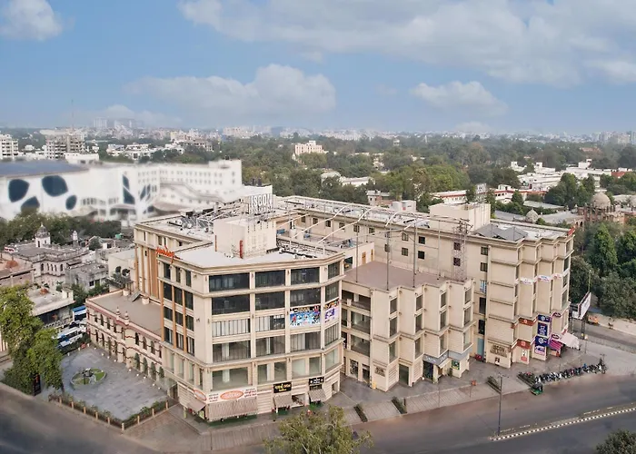 Sunday Hotel & Convention Centre By Checkin, Vadodara