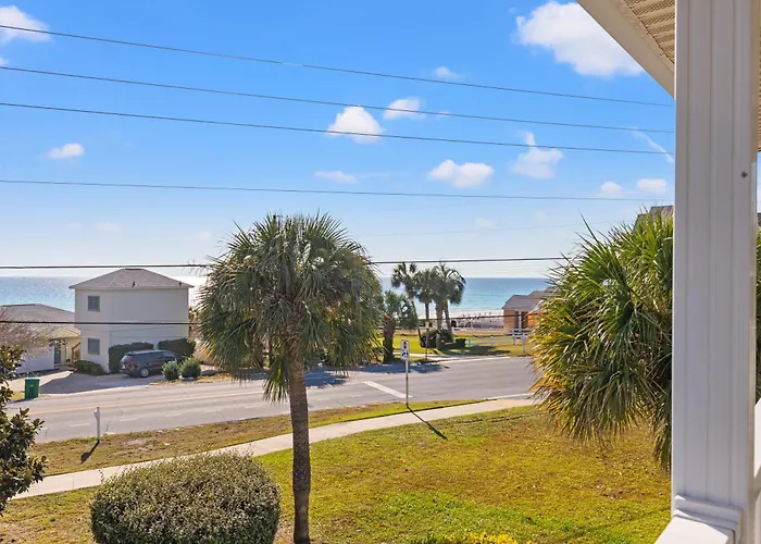 Vacation In This Gorgeous 2-Story Home! 3 Bedroom 3 Ba! Sleeps 8!