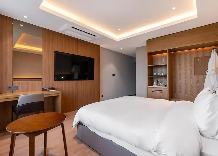 Pohang Yeongildae Beach Hotel