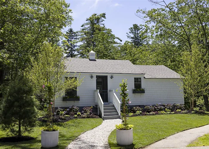 Lodge On The Cove