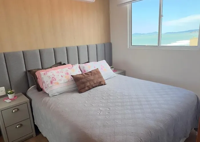 Apê pé na areia com vista mar e próximo ao Beto Carrero - Condomínio Vila Açoriana