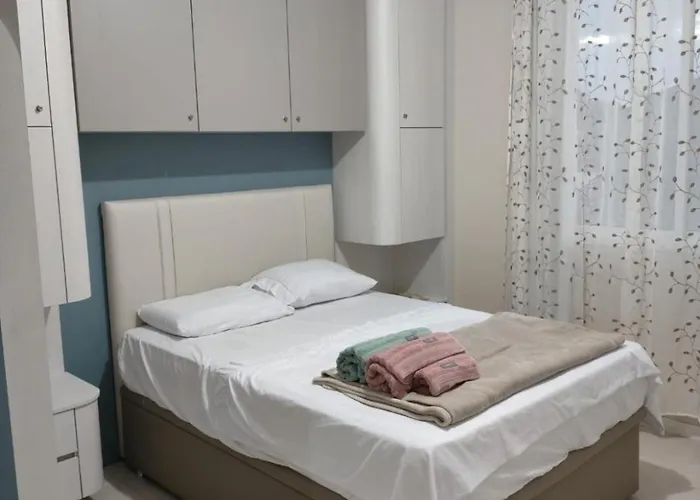 Apto com Churrasqueira, Cama Ortopedica e ar Condicionado 300m da praia acomoda 06 PESSOAS