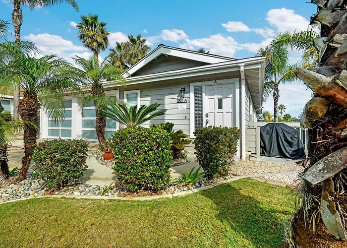 Beacons Beach Cottage