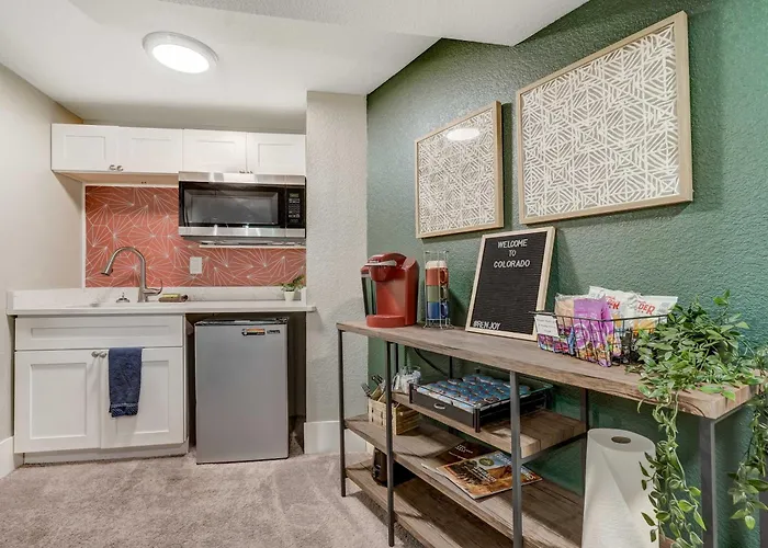 Institute Den Downtown Modern Basement Suite