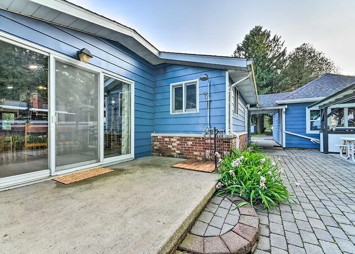 Waterfront Lake Huron Getaway: Private Beach!
