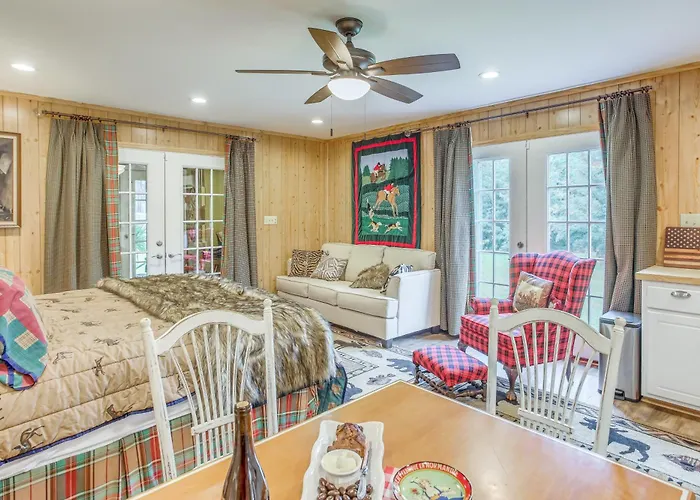 Tranquil Fairmont Studio W/ Patios - Pets Welcome!