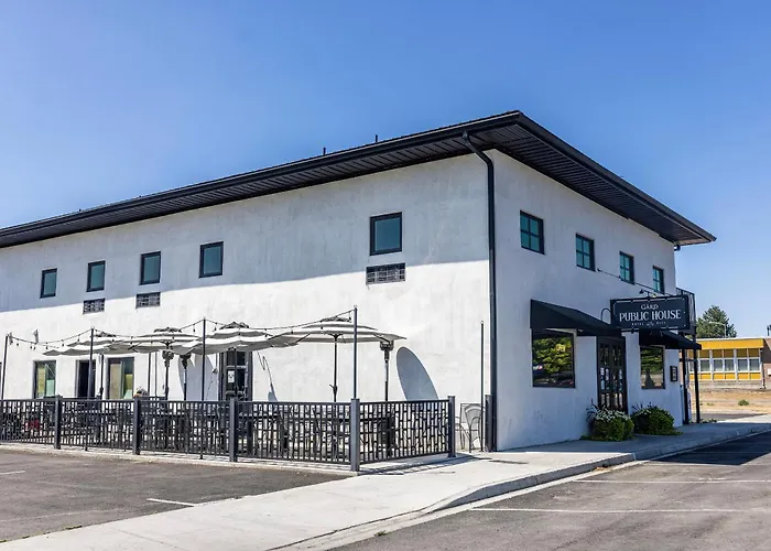 Inn At Gard Public House