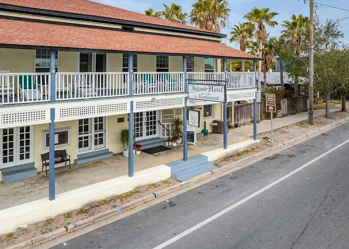 Cedar Keys Island Hotel In Downtown