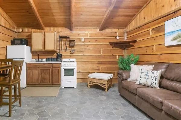 Spacious Wooden Suite #1 By The Lake At Texoma Shores Resort