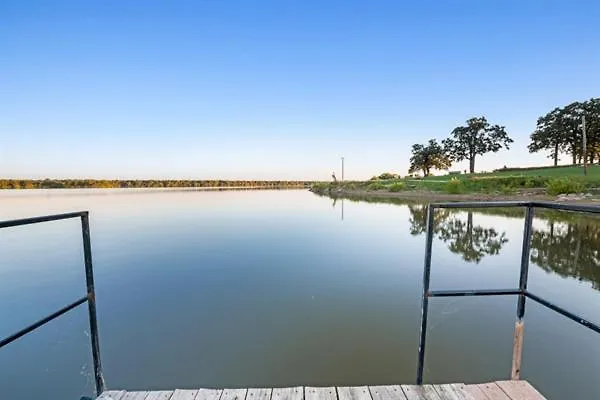 Spacious Wooden Suite #1 By The Lake At Texoma Shores Resort