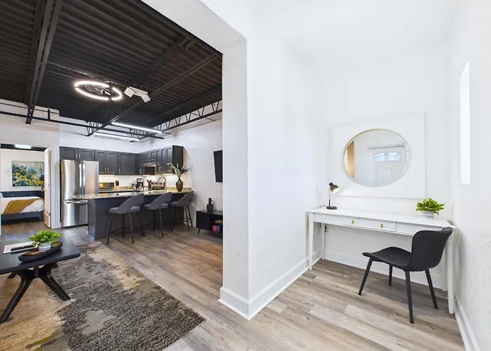 Loft Getaway Near Port & Beach -Unit 203