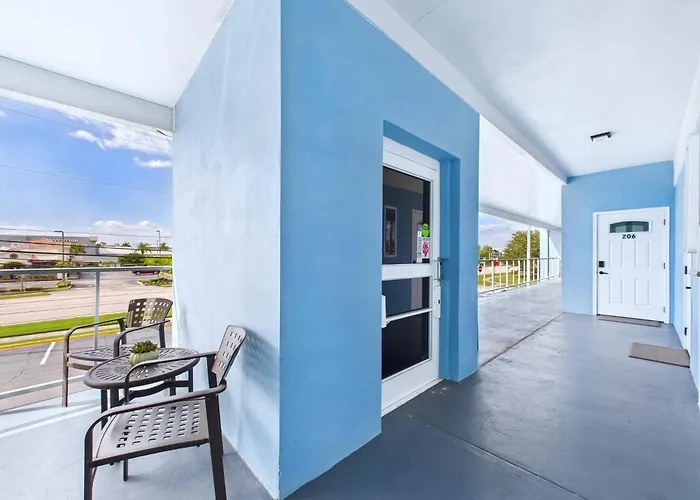 Minutes To Port! Loft Near Dining & Fun -Unit 207