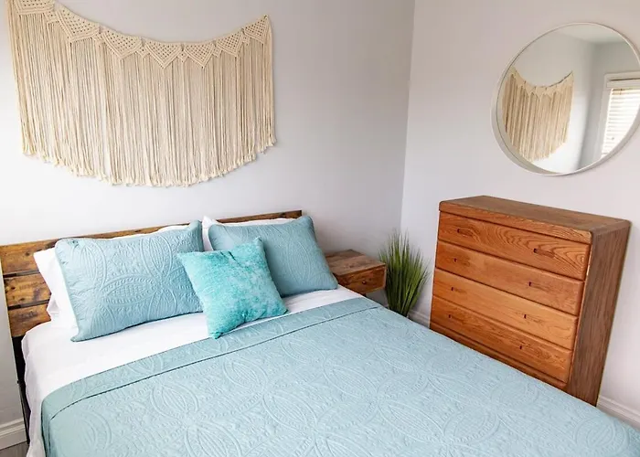 Cozy Coastal Townhome W/ Parking