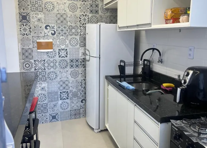 Apatapamento 2 quartos com excelente localização, segurança e com tudo o que você e sua família precisam pra uma estadia confortável!