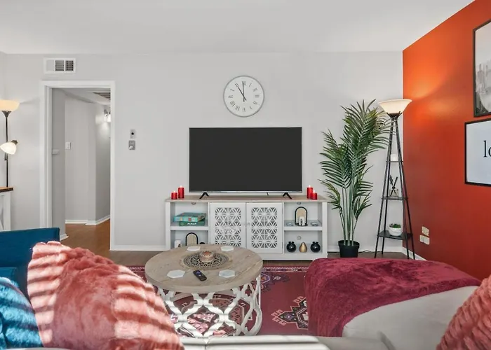 Passionate 2Bd Tcu Walkable