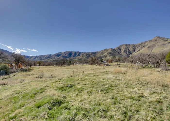 Lake & Mountain Views: Cozy California Stay