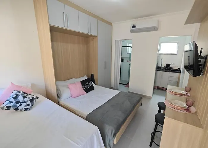 Apartamento no Centro de Mongaguá, perto da praia e com ar condicionado !