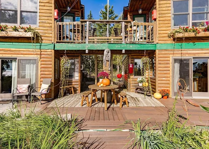 Relaxing Getaway Surrounded By Nature & Beauty