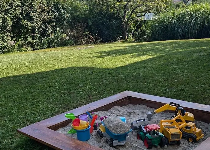 Familienfreundliche FeWo mit Terrasse und Garten