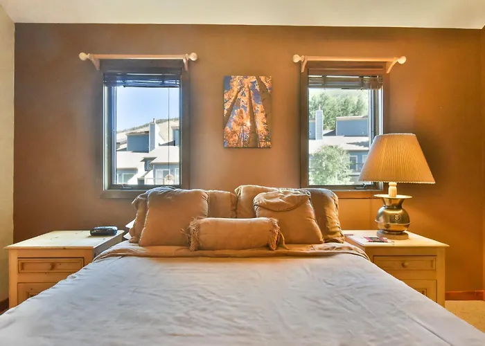 Centennial Townhome - Mountain/Lake Views Pool Access