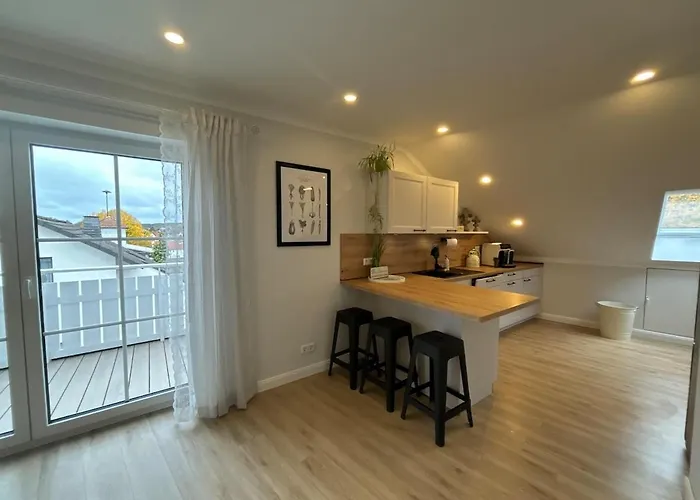 Landhausstübchen 105qm mit Balkon-2 Schlafzimmer-Bad-WC-WiFi-Kaffeemaschine-Waschmaschine-Trockner-Föhn-Handtücher und Bettwäsche-sehr familienfreundlich